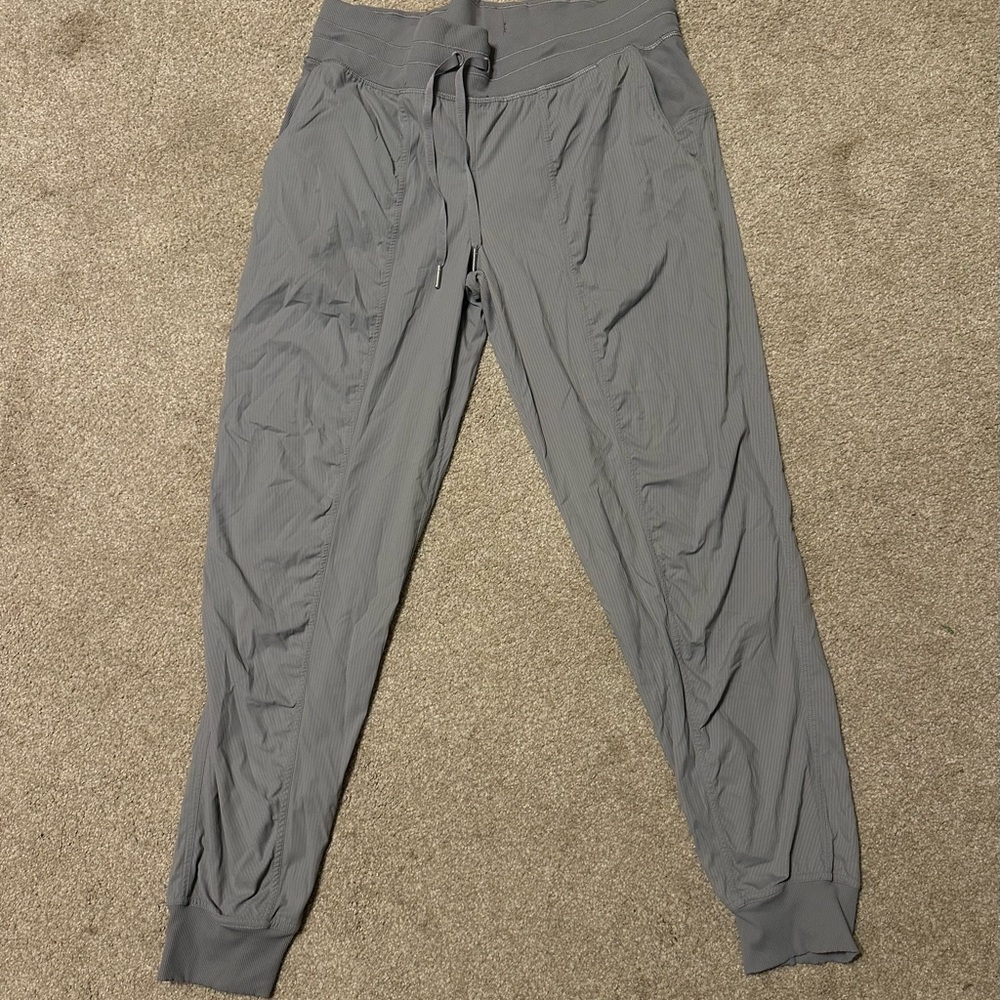 Size 10 Lululemon Dance Studio Mid-Rise Jogger
*Full Length